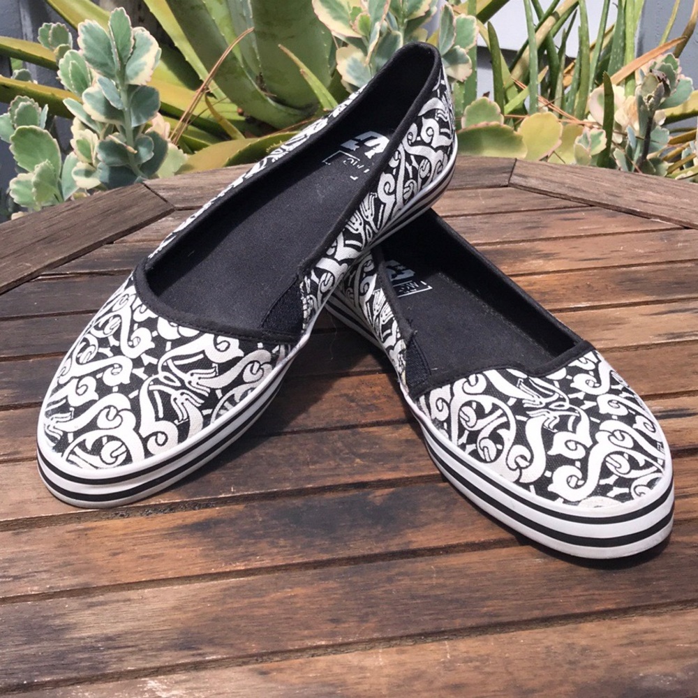 DC tribal slipon skimmer skateboard sneaker sz 10